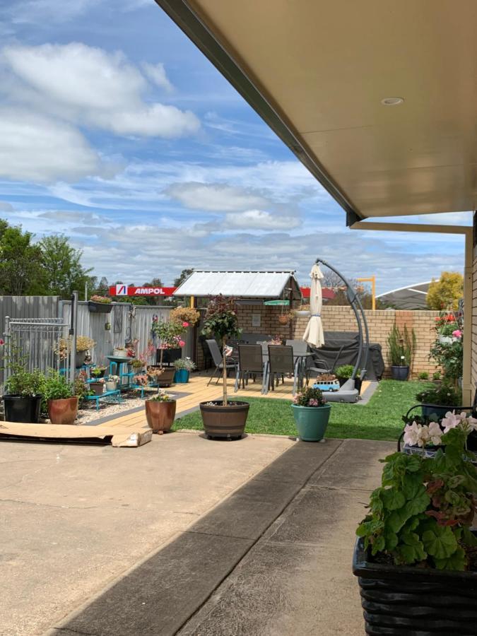 Cowra Crest Motel Ngoại thất bức ảnh